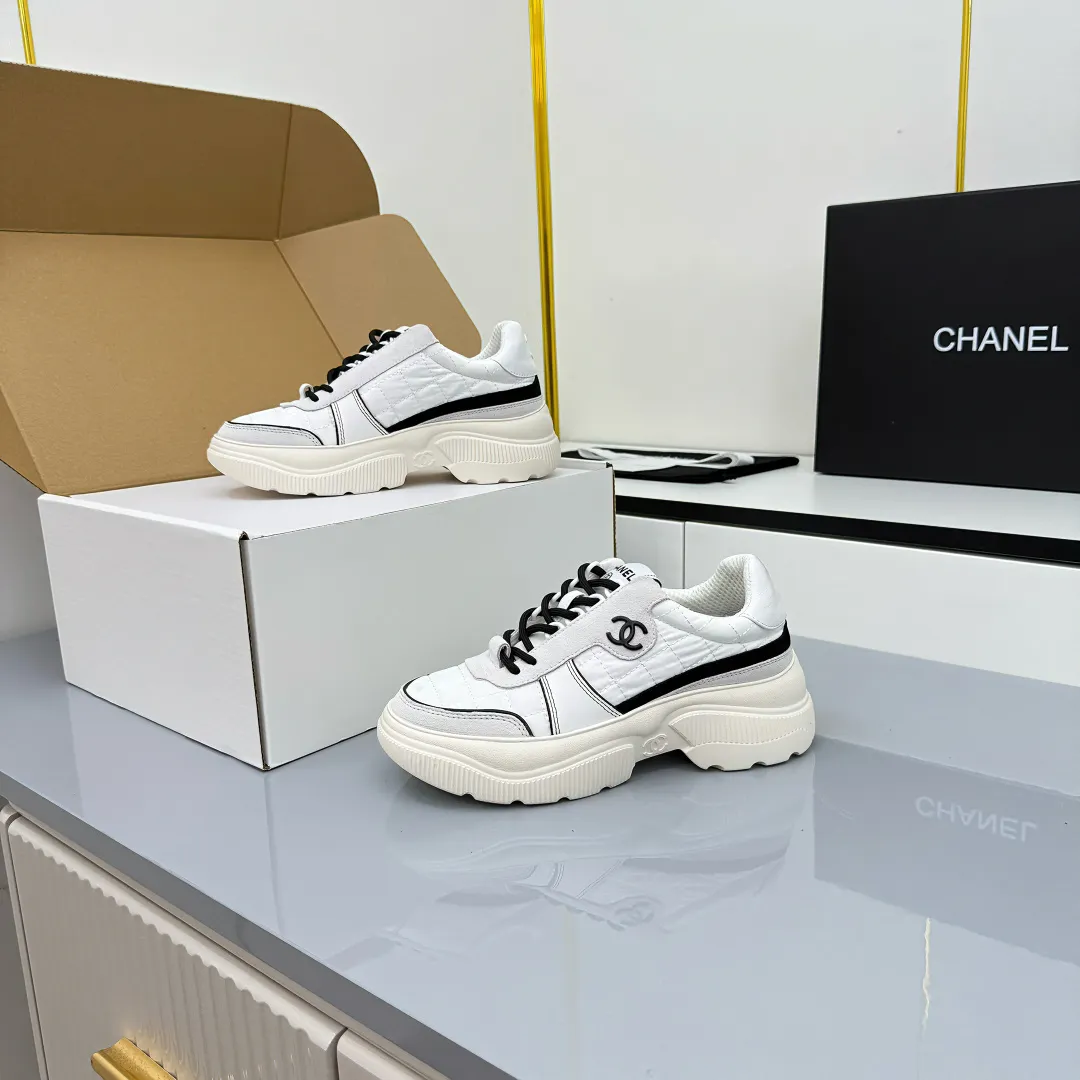 👟👟Ex-factory price 620👟👟 Chanel bread shoes ~ original calfskin panda shoes Chanel 25C latest hot style panda black and white sports shoes casual sneakers Xiaoxiang hot item classic black and white panda color coco girls must pay Fabric: original custom mixed sheepskin lining: original imported breathable mesh lining outsole: Original molded rubber + TPU combination Size: Women's 35-41